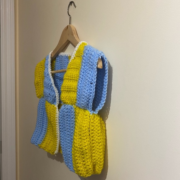 Cute cropped sweater vest - Picture 3 of 5
